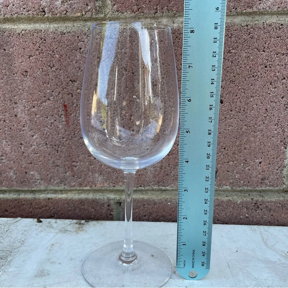Set of 4 Clear Stemmed Wineglasses - Picture 4 of 6